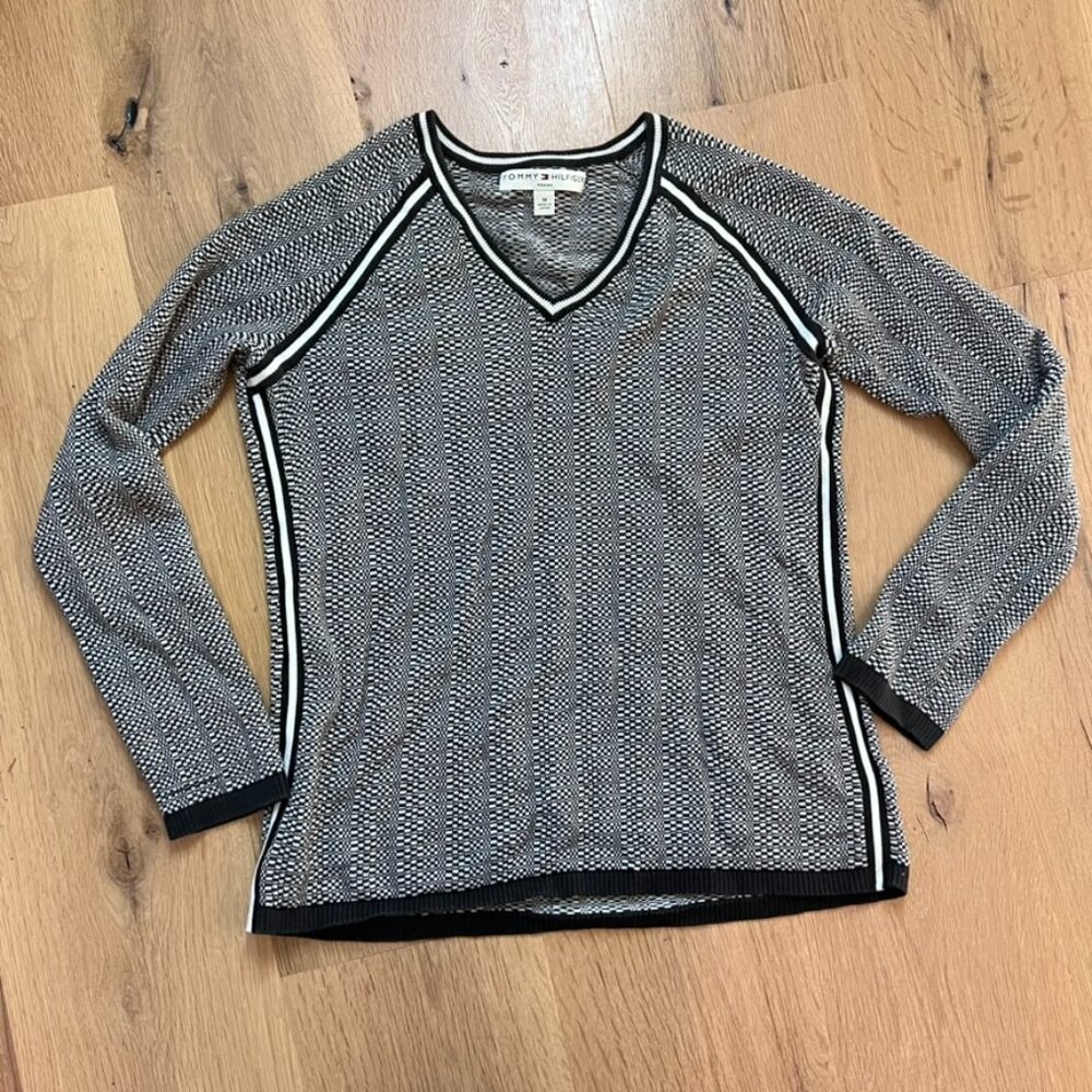 Tommy Hilfiger Women's Black and White Sweater